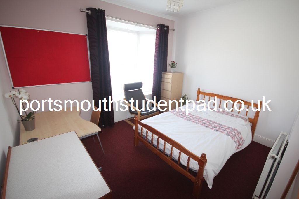 Student in Portsmouth houses homes flats housing