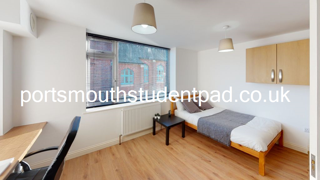 Student in Portsmouth houses homes flats housing